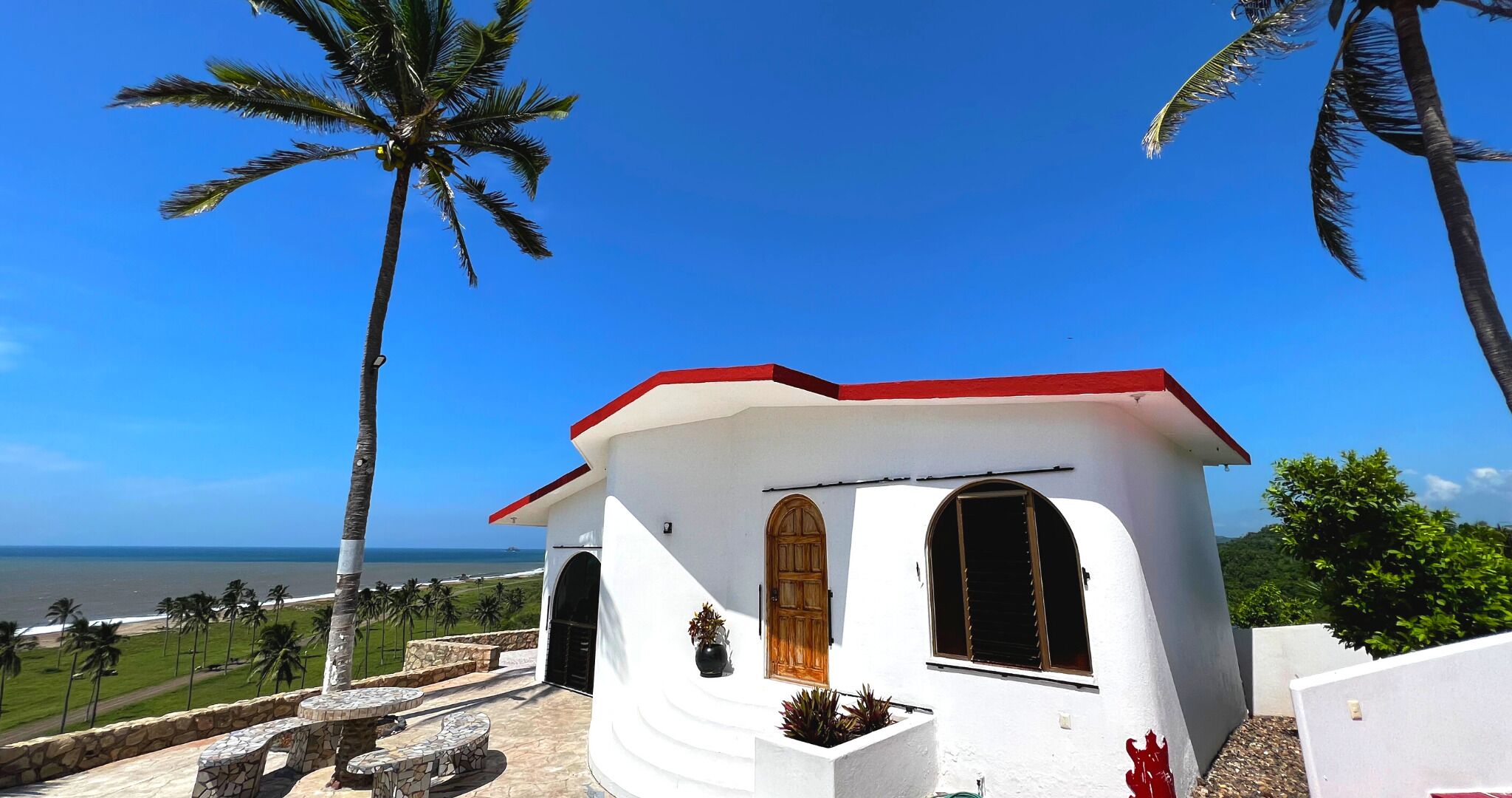 Artículos del minibar gratis, wifi gratis y ropa de cama 