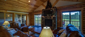 Cabin close to Nemo, private stocked pond and hot tub great for families!