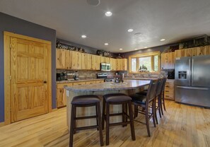 Réfrigérateur, micro-ondes, four, lave-vaisselle