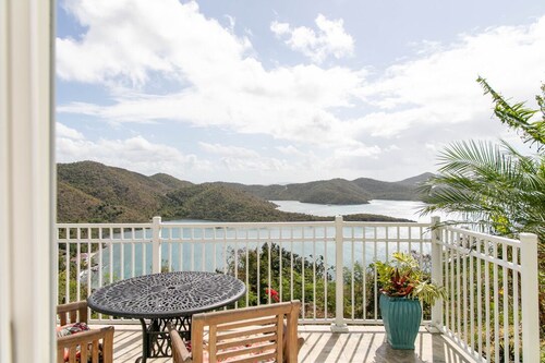 Sugarview Villa Cottage:  Coral Bay, Ocean View