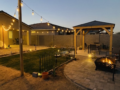 King bed:private entry: bedroom