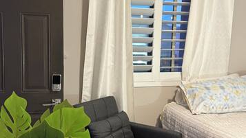 1 bedroom, desk, iron/ironing board, free WiFi