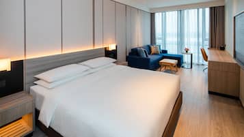 Dundyner, minibar, safe på rommet og skrivebord