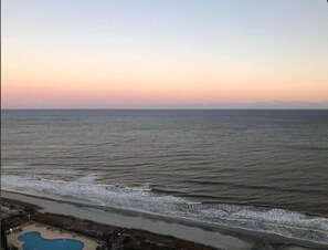 Beach nearby - Corner oceanfront 2BR @ Myrtle Beach Resort (Myrtle Beach)