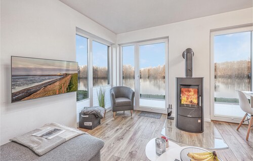 Awesome home in Tossens with house sea view