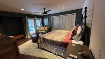 4 bedrooms, desk, free WiFi, bed sheets