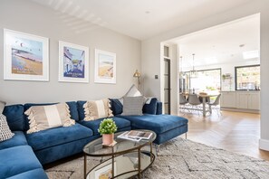 Lounge - Holly Hayes House (Bideford)