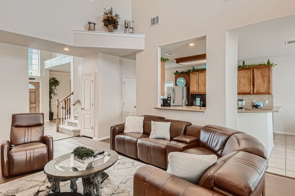 Smart TV - Home with private pool rents for longer term stay (Cedar Park)