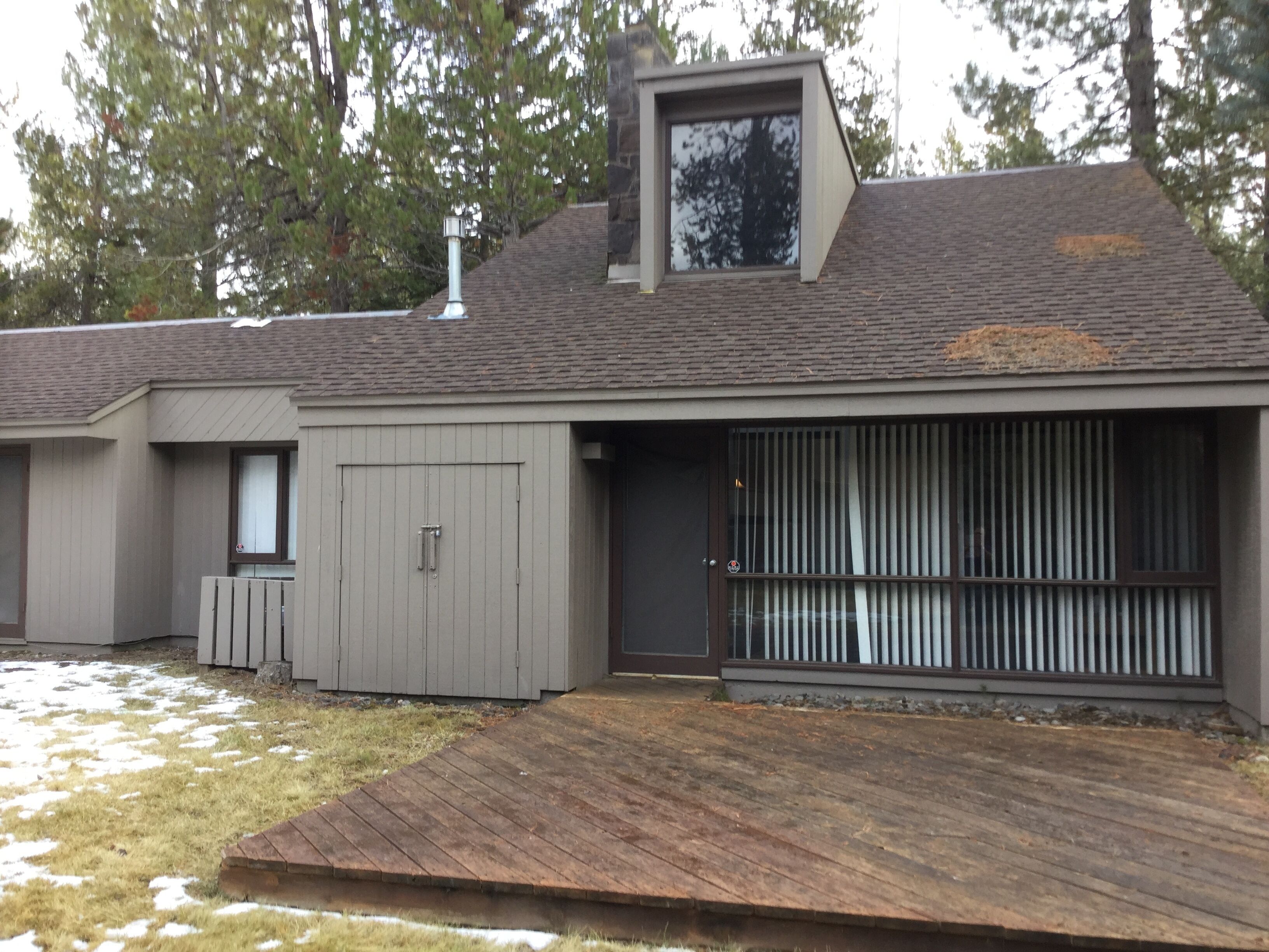 Meadow house ..walking distance to SHARC, eating, shopping and bike path..