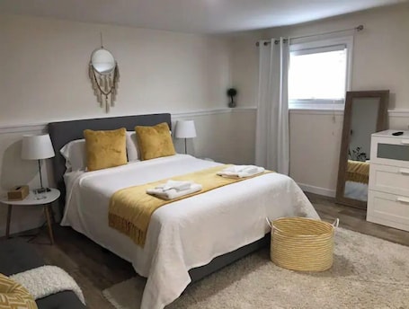 1 bedroom, WiFi. The Tranquil sun room