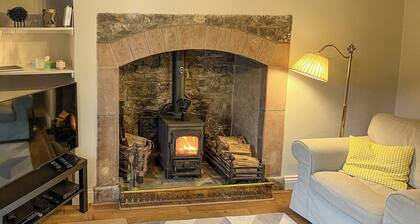 A cosy character 18th century cottage with enclosed garden close to Ullswater.