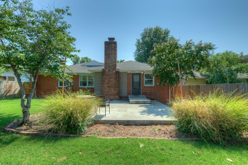 Charming  mid century modern  home  in Midtown