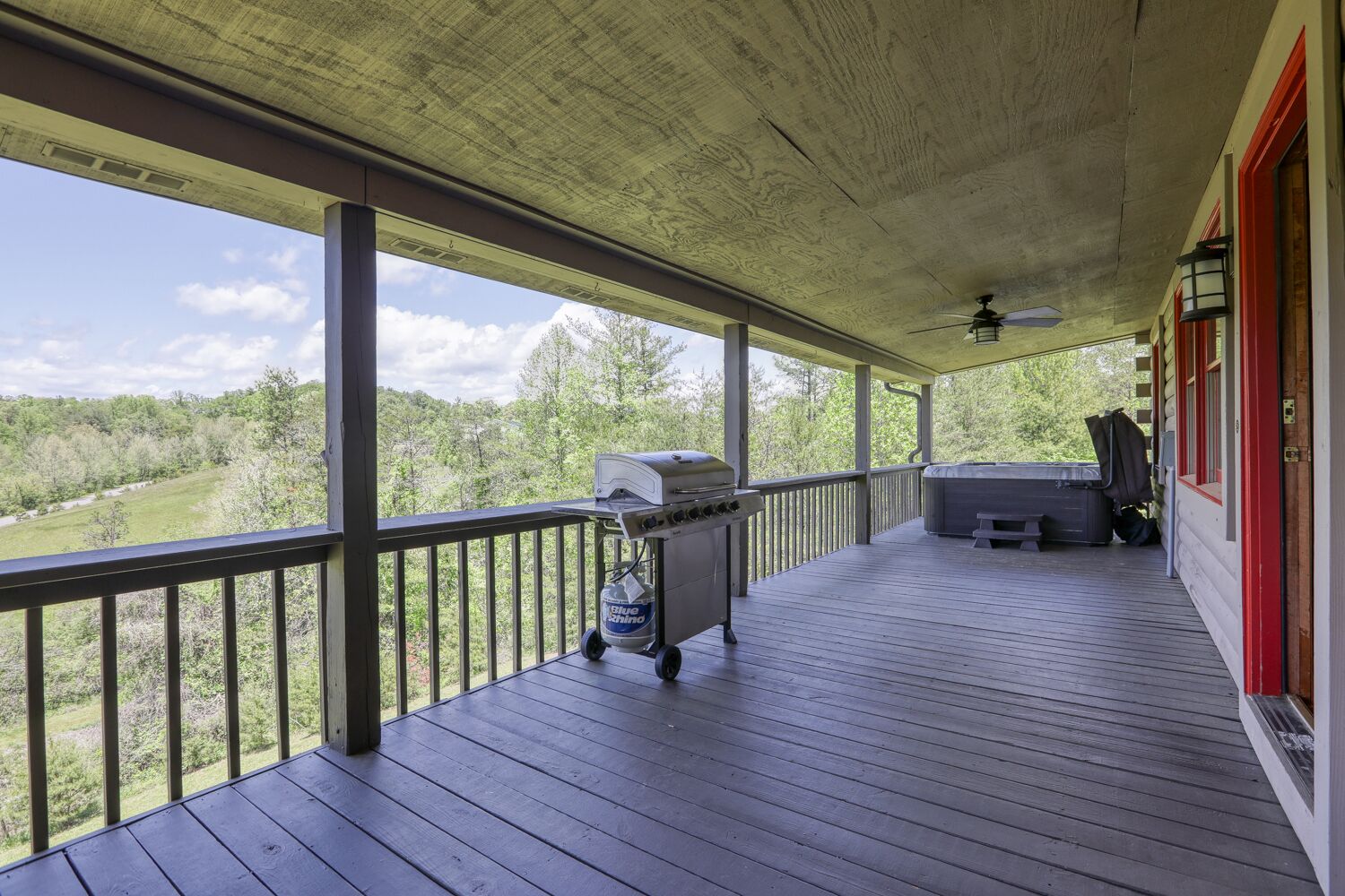 Massive Real Cabin! 3500 SF, Up to 16 guests! Mountain Views, Firepit, HOT TUB!