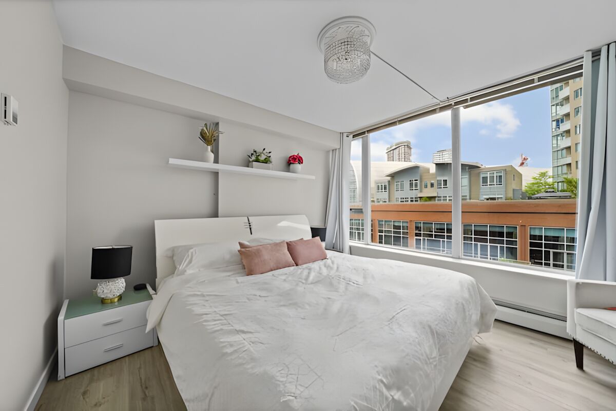 4 bedrooms, desk, iron/ironing board, travel crib