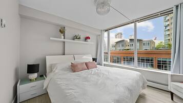 4 bedrooms, desk, iron/ironing board, travel crib