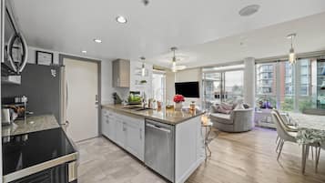 Fridge, microwave, oven, stovetop
