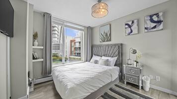 4 bedrooms, desk, iron/ironing board, travel crib