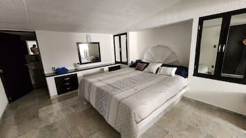 1 bedroom, iron/ironing board, internet, bed sheets