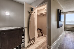 Grand Studio Suite, Multiple Beds, Non Smoking, Refrigerator & Microwave | Tempur-Pedic beds, desk, laptop workspace, blackout curtains - Hotel Weston (Marietta)
