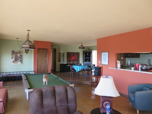 Lecteur de DVD, livres, vidéothèque