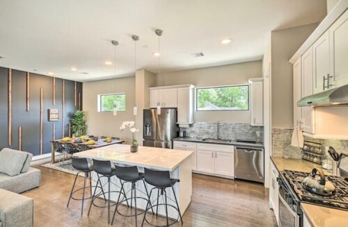 NEW! Stylish Houston Townhome ~ 3 Mi to Downtown!