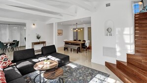 Living area - Brand New Luxury Vacation Home with heated POOL, walk to Las Olas & Beach (Fort Lauderdale)