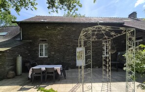 Outdoor dining - Pet friendly home in Marsac sur Don (Marsac sur Don)