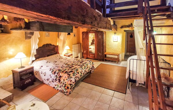 3 bedrooms, travel crib, free WiFi