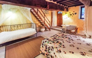 3 bedrooms, travel crib, free WiFi