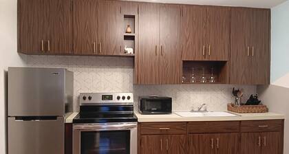 Briarcliff Cottage · Cozy 1950s Home Near Downtown