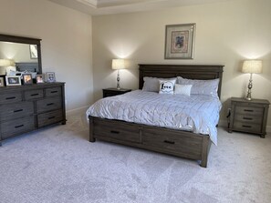 4 habitaciones, escritorio, tabla de planchar con plancha y wifi gratis
