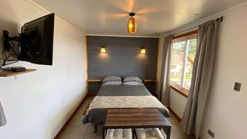 1 habitación, tabla de planchar con plancha, wifi gratis y ropa de cama