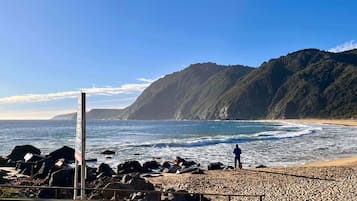 Una spiaggia nelle vicinanze