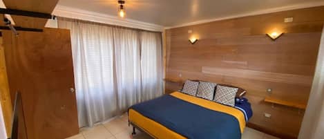 1 slaapkamer, een strijkplank/strijkijzer, wifi, beddengoed