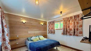 1 bedroom, desk, iron/ironing board, WiFi - Wheelchair-Friendly Cabin - BBQ, Parking & Wifi (Quintay)