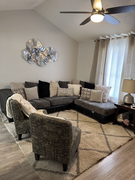 Spacious Family Retreat With Pool, Fire Pit & Huge Backyard - Clayton