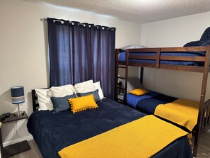 3 bedrooms, desk, iron/ironing board, free WiFi