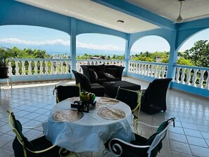Outdoor dining - Beautiful House With Private Pool (Cruz de Huanacaxtle)