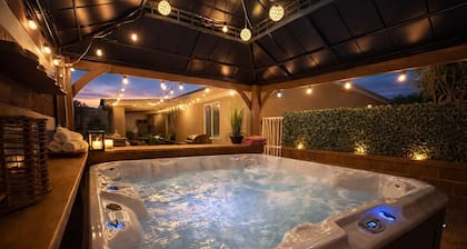 The Hideaway - Quiet Desert Courtyard Villa - Hot Tub