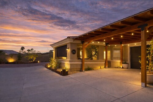 The Hideaway / Romantic Desert Retreat - Private Hot Tub & Boat Parking