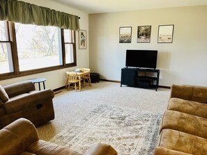 Een smart-tv en een dvd-speler