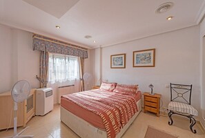2 chambres, fer et planche à repasser, Wi-Fi, literie fournie