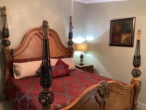 3 makuuhuonetta, silitysrauta/-lauta, ilmainen Wi-Fi, vuodevaatteet