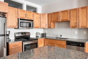 Refrigerador, microondas, horno, placa de cocina