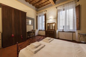 1 chambre, fer et planche à repasser, accès Internet, draps fournis