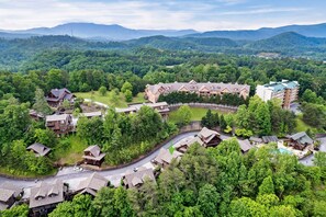Exterior - 2mils Dollywood, HotTub, 2 BR Family Resort, SL 6 (Pigeon Forge)