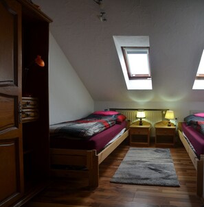 2 soverom, safe på rommet, skrivebord og strykejern/-brett