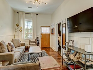 TV, fireplace - Cottage in Historic District, Heated Pool Access (Savannah)