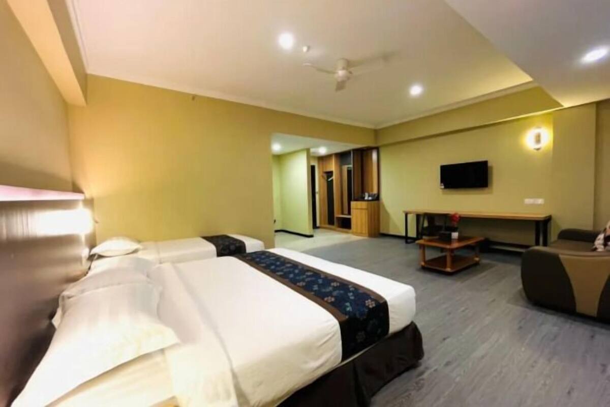 Escritorio y espacio para trabajar con un portátil