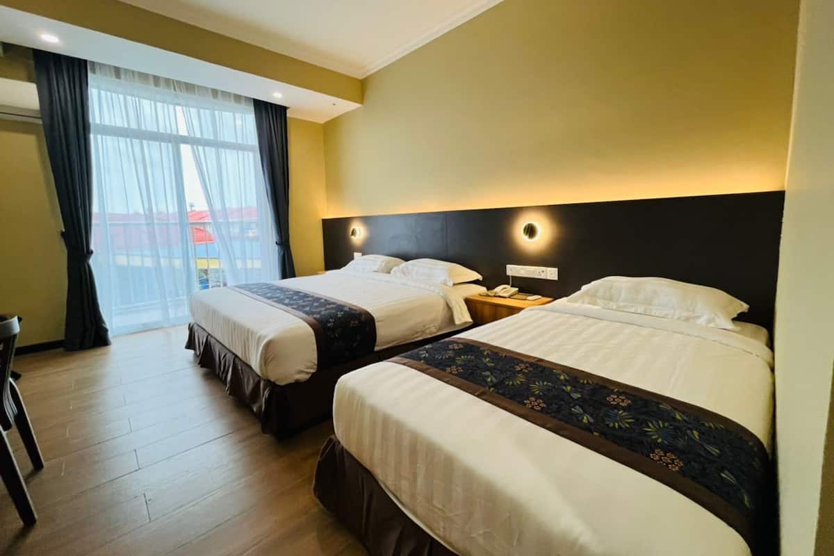 Deluxe Double or Twin Room | Desk, laptop workspace, iron/ironing board, free WiFi